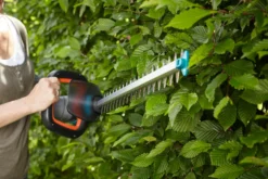 GARDENA Accu Heggenschaar ComfortCut 60/18V P4A Solo -Tuincentrum Coppelmans gardena accu heggenschaar comfortcut 60 18v p4a solo 1500x1000 640af31d43994 l