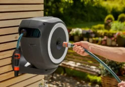 GARDENA Wandslangenbox 15 RollUp S Wit -Tuincentrum Coppelmans gardena wandslangenbox 15 rollup s wit 1619704856 l